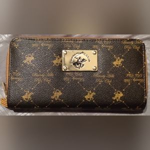 Women's Beverly Hills Polo Club 2 Section Zip Up Wallet - Like New
